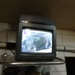 В гараже есть телевизор